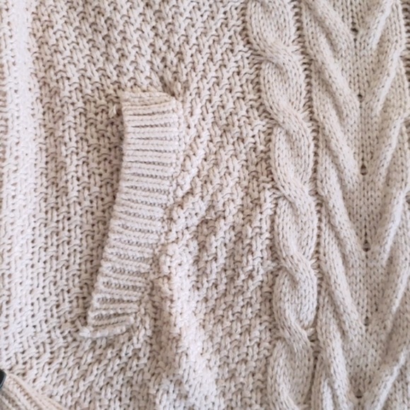 Saks Fifth Avenue cable knit oversized poncho vest  Size S - Picture 5 of 8